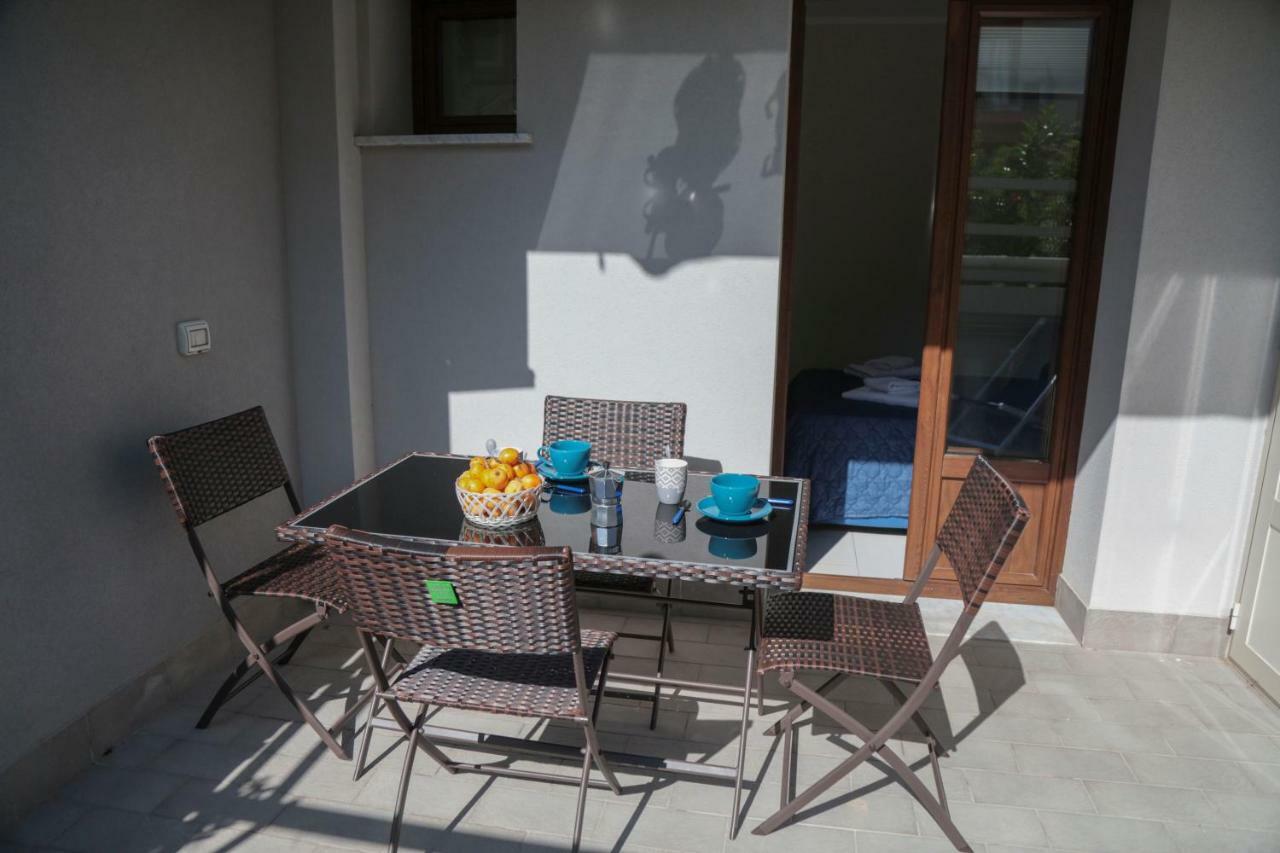 Casa Rinuccia Apartment เชฟาลู ภายนอก รูปภาพ
